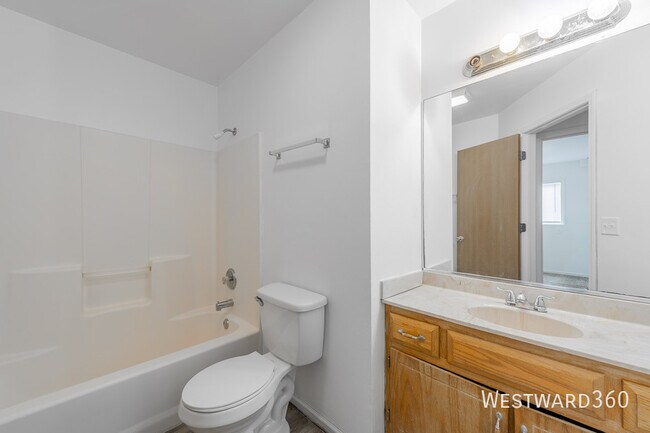 Building Photo - 915 Spiros Ct
