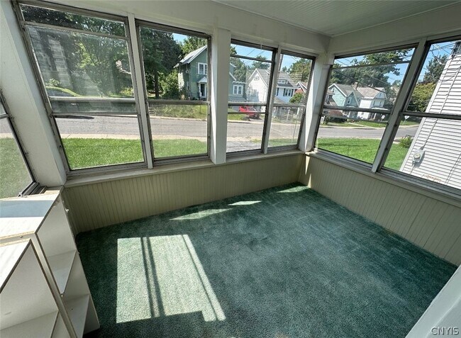 Building Photo - 207 Draper Ave