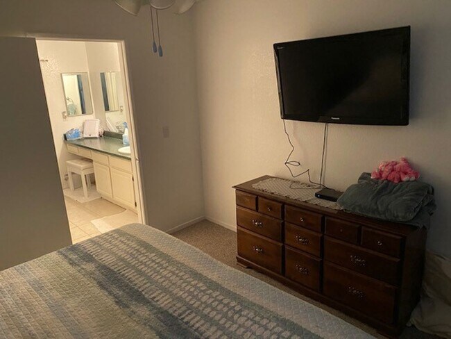 Building Photo - Winter and Summer 1BR WaterFront Vacation Condo Fully Furnished, UTILITIES INCLUDED Available 12/...