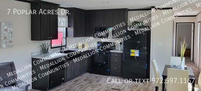 Building Photo - 7 Poplar Acrs Dr