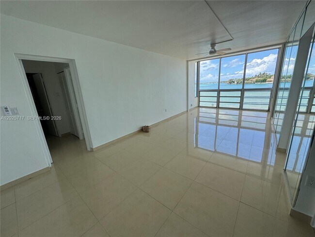 Building Photo - 10281 E Bay Harbor Dr