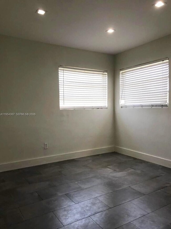 Building Photo - 17031 NE 21st Ave