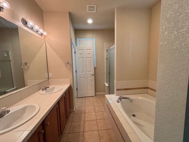 Building Photo - 3903 Rock Creek Dr