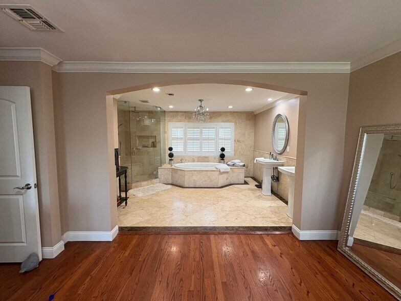 Building Photo - 5327 Valley Ridge Ave