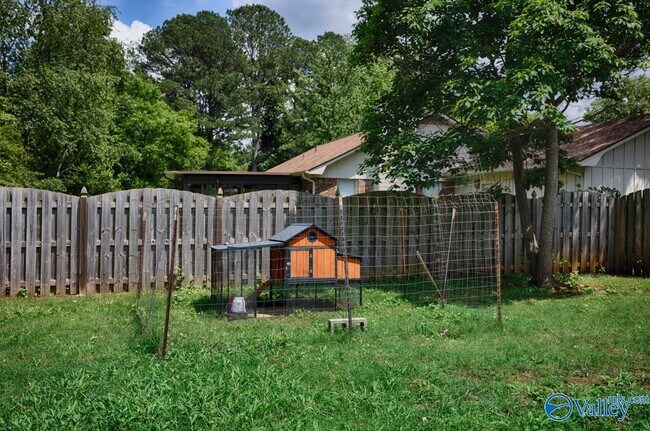 Building Photo - 2303 Buckingham Dr SW