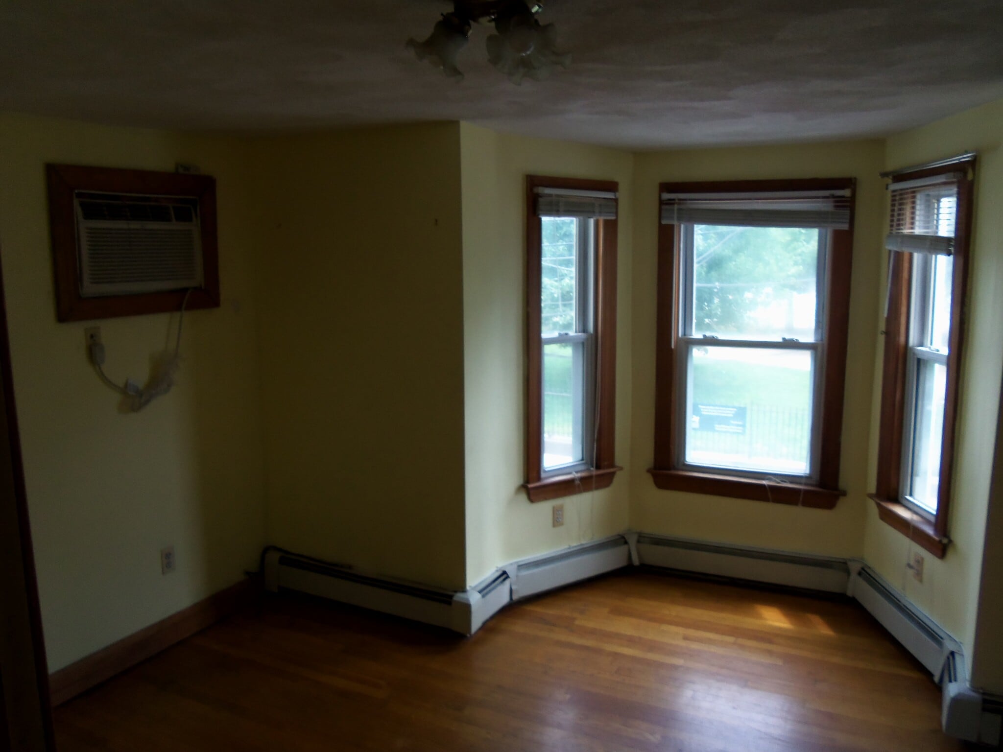 Building Photo - 10 Saint Martin St
