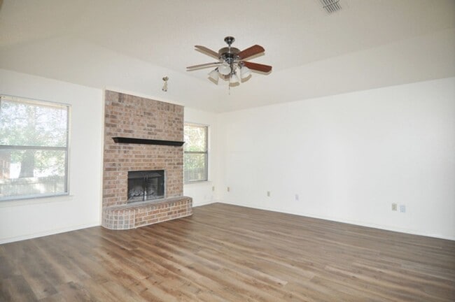 Building Photo - COMING SOON/VIEW NOW - Beautiful Euless Home in GCISD – Updated & Move-In Ready!