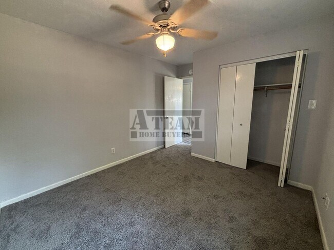 Building Photo - Updated 3 bedroom 2 bathroom