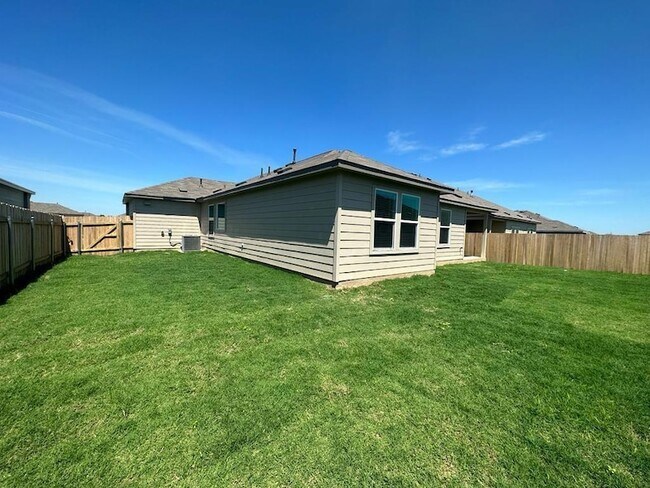 Building Photo - 183 Otter Rd