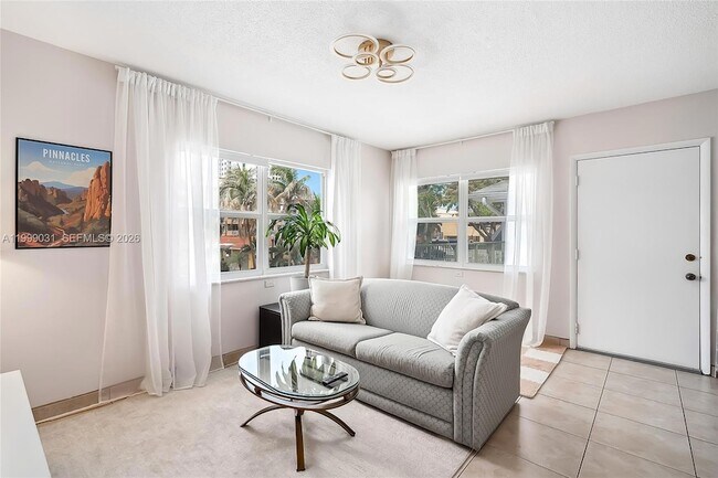 Building Photo - 1824 Monroe St