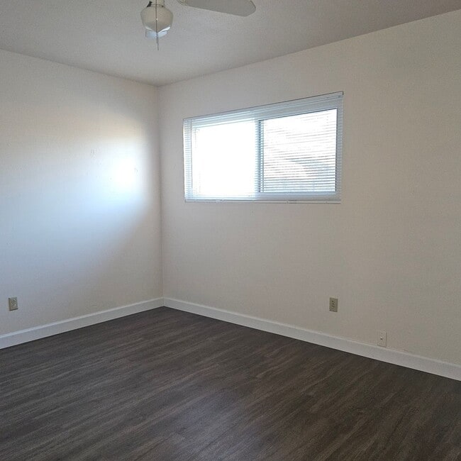 Building Photo - Updated Rental Available Now!