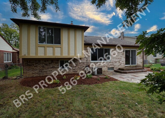 Building Photo - Troy 4 bedroom home with basement and atta...