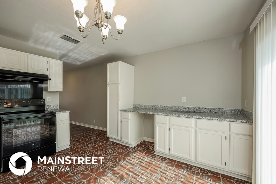 Building Photo - 6606 Gallery Oak St