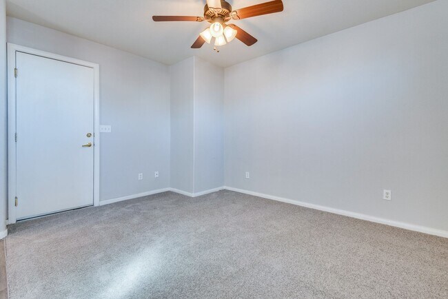 Building Photo - 5225 Shreve Ave