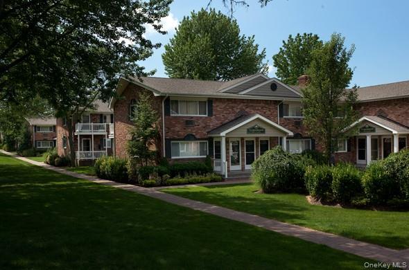 Building Photo - 725 Greenbriar Dr