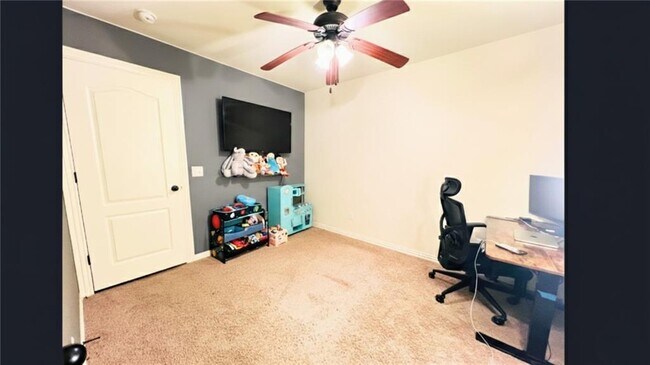 Building Photo - 402 SW Arch St