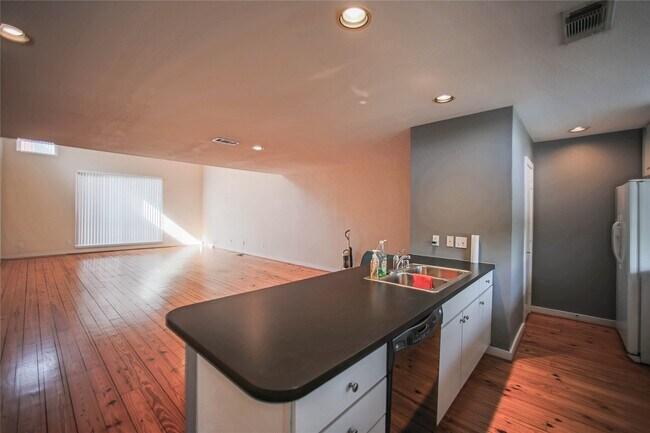 Building Photo - 6913 Yellowstone Way Dr