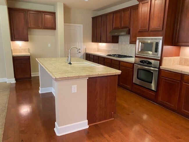 Building Photo - COMING SOON! Beautiful 5 bedroom Home in Lincoln Crossing Village!