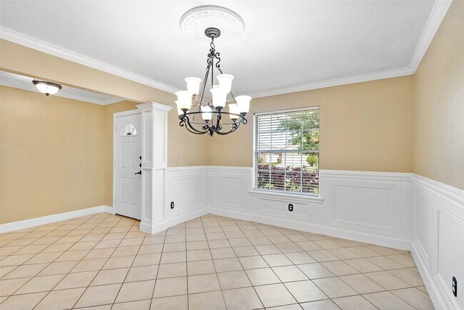 Building Photo - 7811 Fall Glen Dr