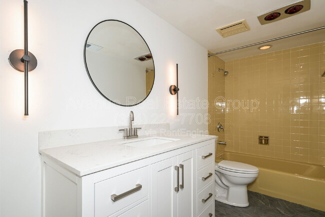 Building Photo - 590 Sarah Ln