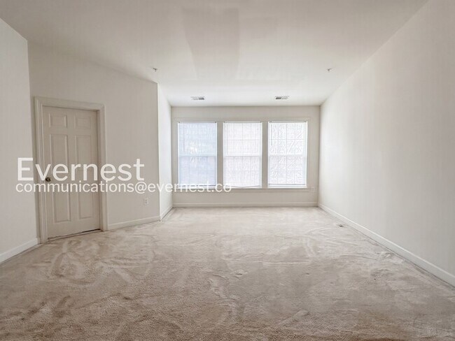 Building Photo - Spacious Living with Fireplace, Deck & Garage / 3 Bed & 4 Bath / Available Now!