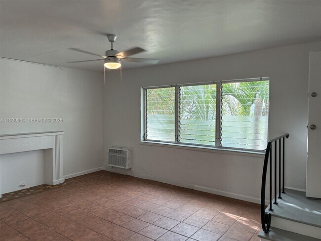 Building Photo - 2469 Flamingo Pl