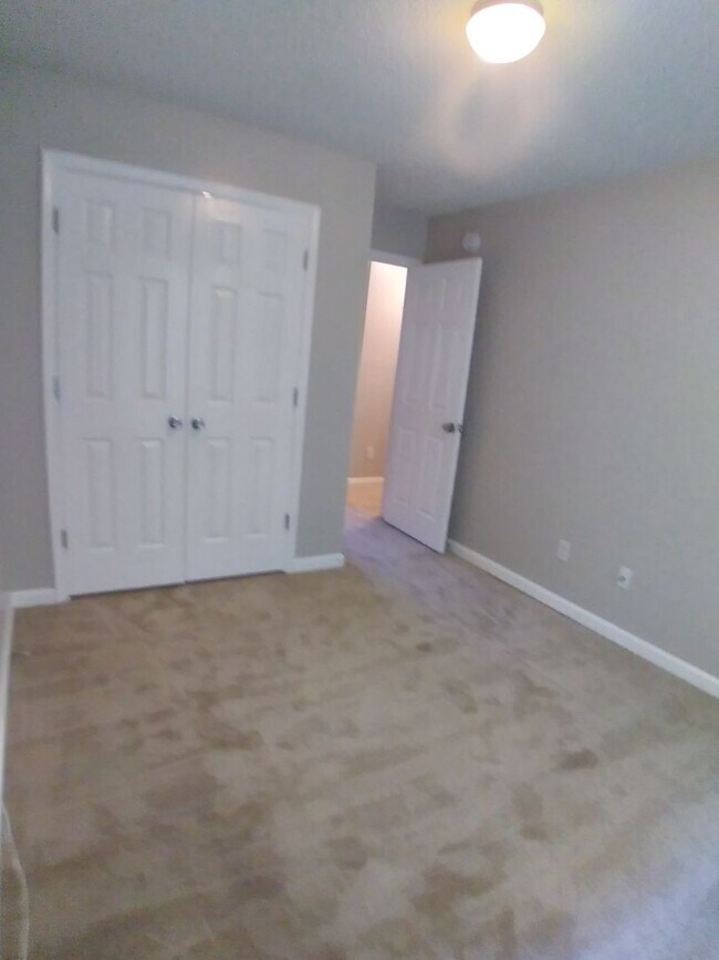 Building Photo - 3 bed 2 bath property in Atlanta!! -- Secu...
