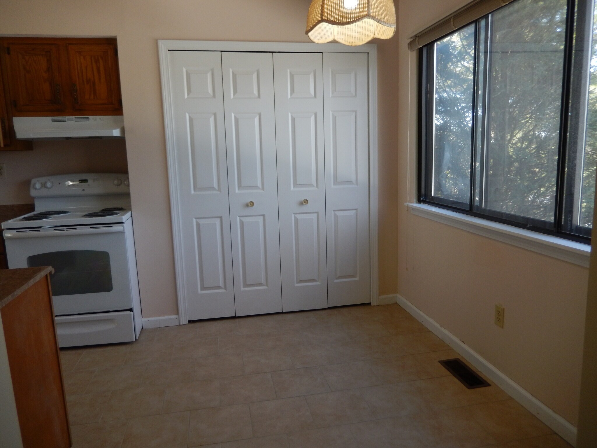 Building Photo - 180 Conestoga Way