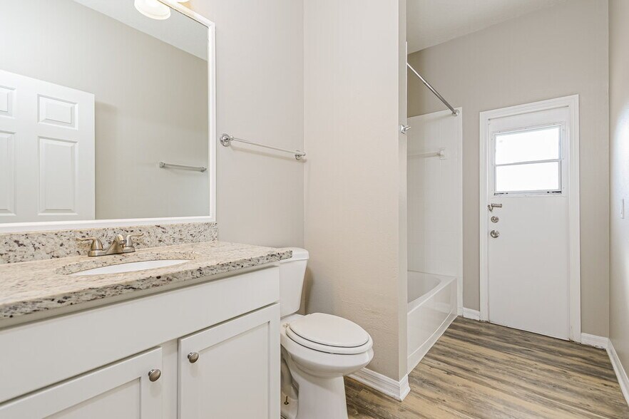 Building Photo - 204 Abbotsbury Dr