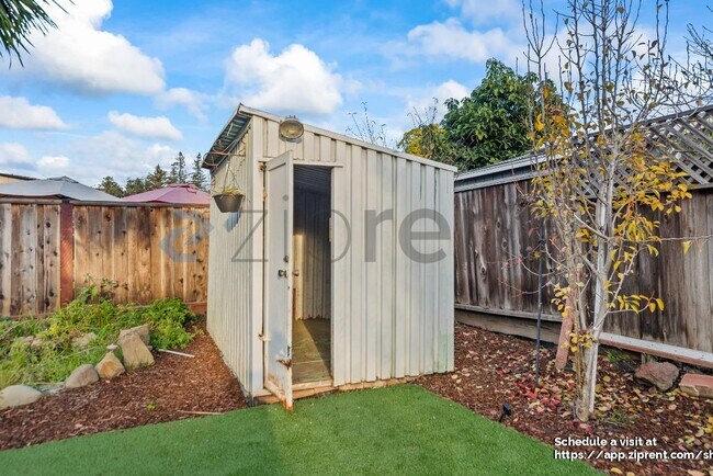 Building Photo - 3848 James Ave