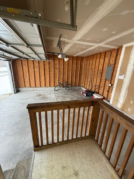 Building Photo - 28913 Annapolis Ave