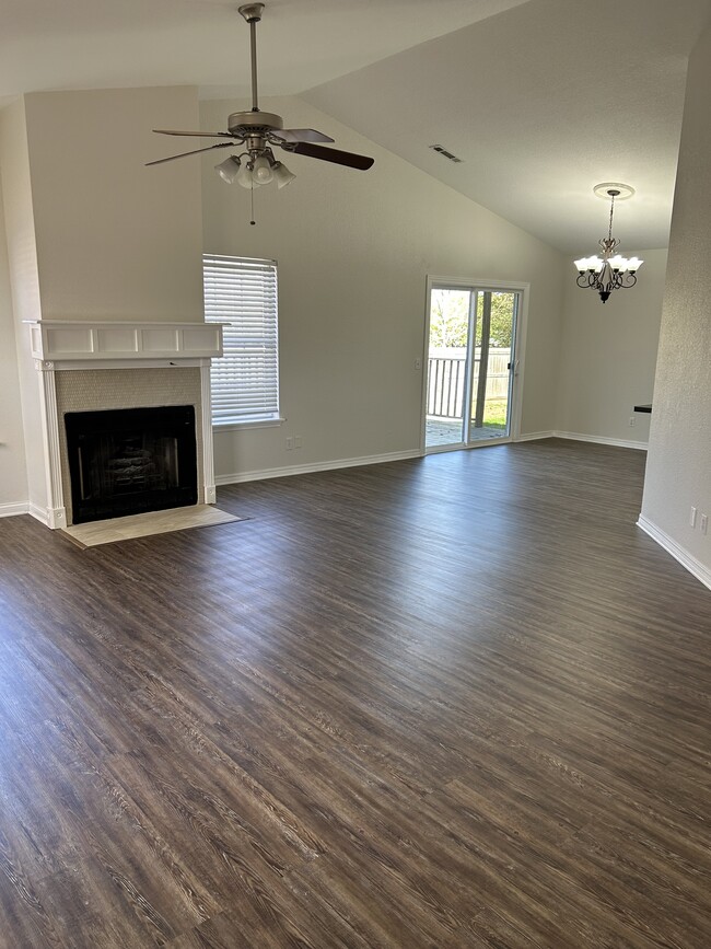 Building Photo - 1474 N Caddo Ave