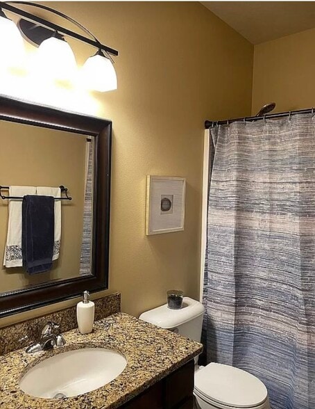 Guest bath - 7111 S 183rd Ave