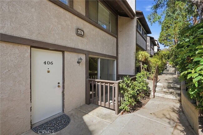 Building Photo - 374 Miraleste Dr