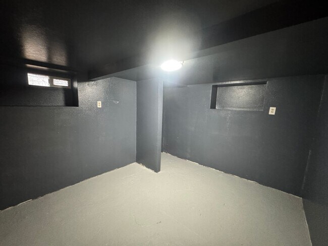 Building Photo - y80215