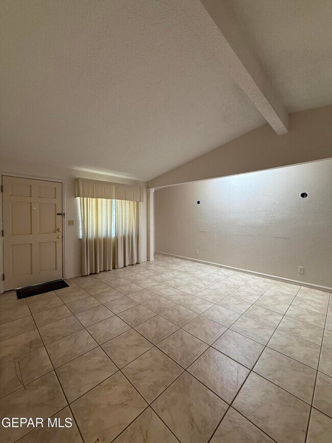 Building Photo - 10449 Chinaberry Dr