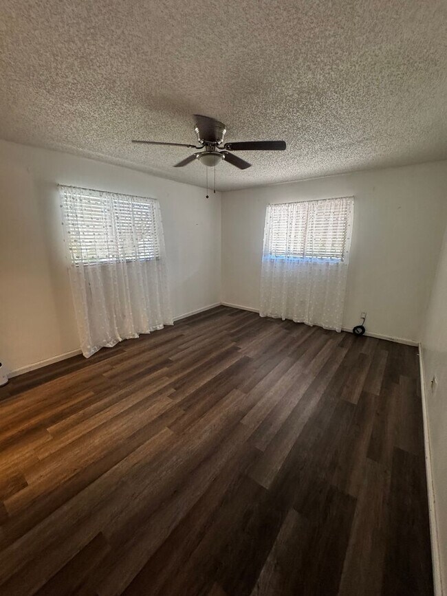 Building Photo - Charming Ocala Retreat in Peaceful 55+ Community – Move-In Ready!