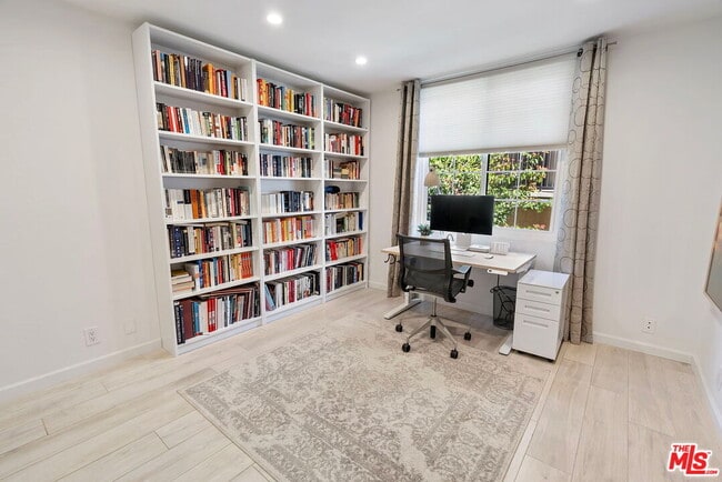 Building Photo - 838 S Barrington Ave