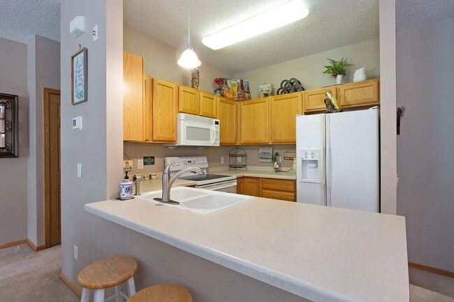 Building Photo - Spacious *2Bed*2Bath townhome Cottage Grove Available 7/1/26!