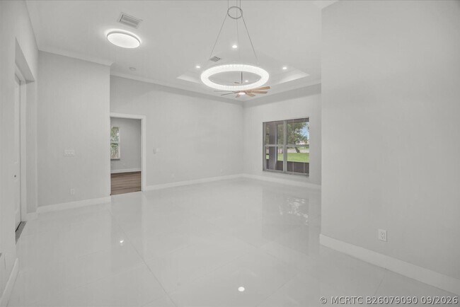 Building Photo - 419 SW Namoit Pl