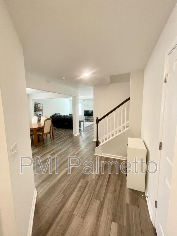 Building Photo - 633 Wooster Dr