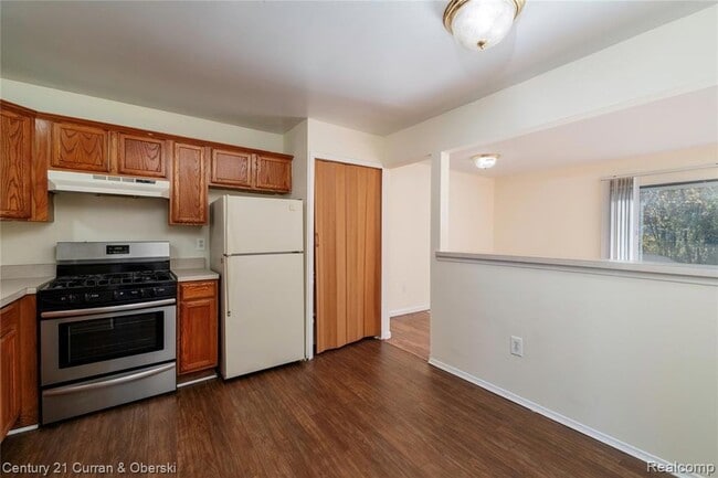 Building Photo - 44543 Savery Dr