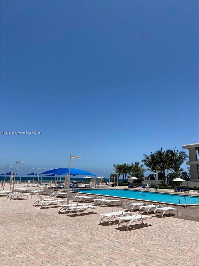 Building Photo - 3180 S Ocean Dr