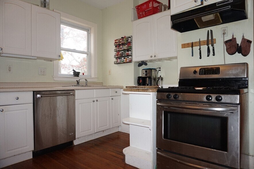 Building Photo - 52 Patten St