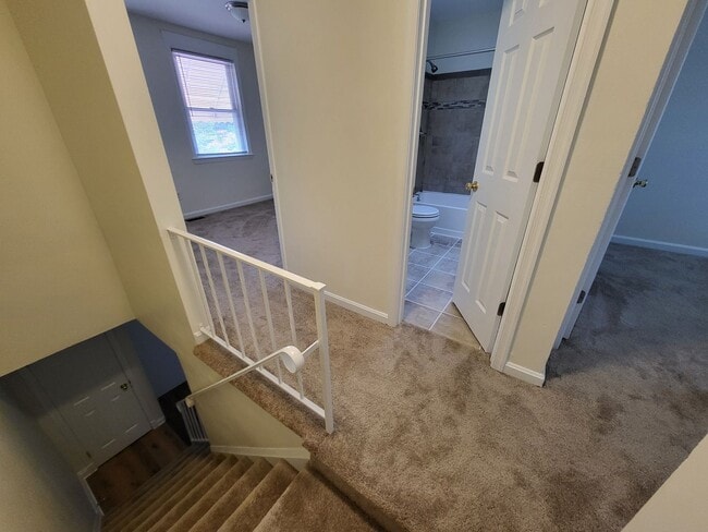 Building Photo - 3 Bed w/ Finished Basement