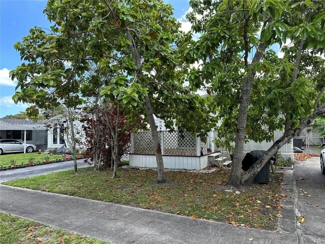 Building Photo - 3028 SW 50th St