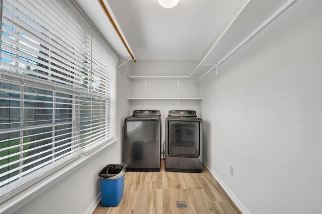 Building Photo - 442 Mignon Ln