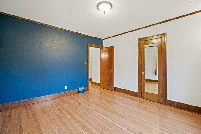 Building Photo - 6558 Seward Park Ave S