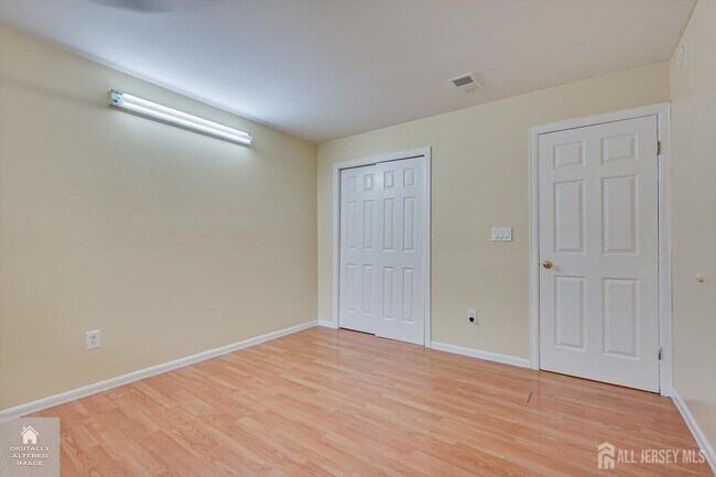 Building Photo - 434 College Dr