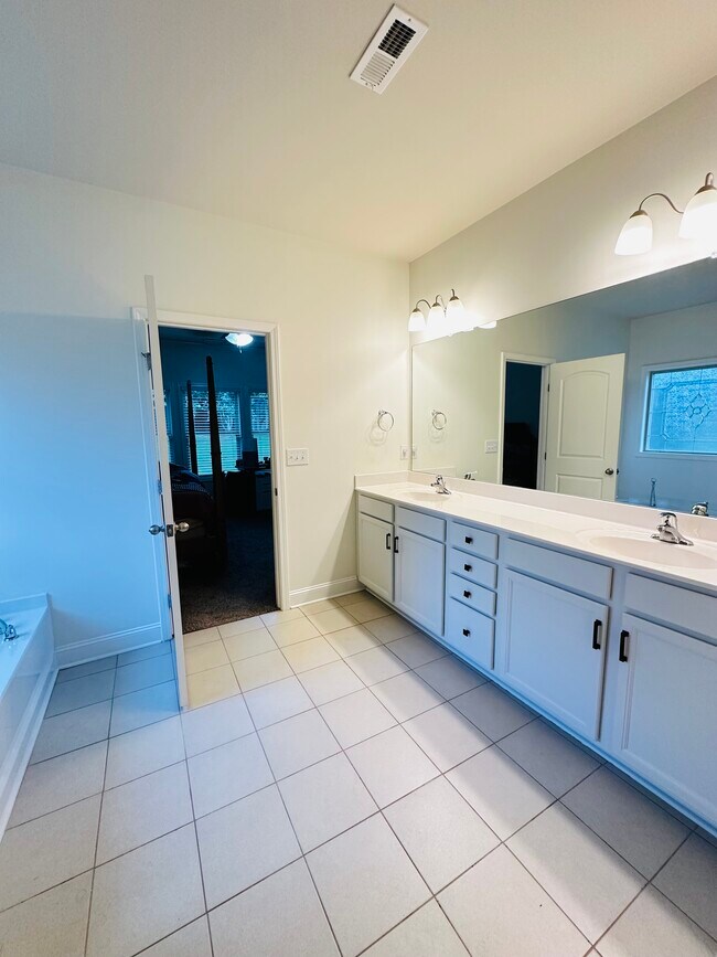 Building Photo - 129 Melbridge Dr